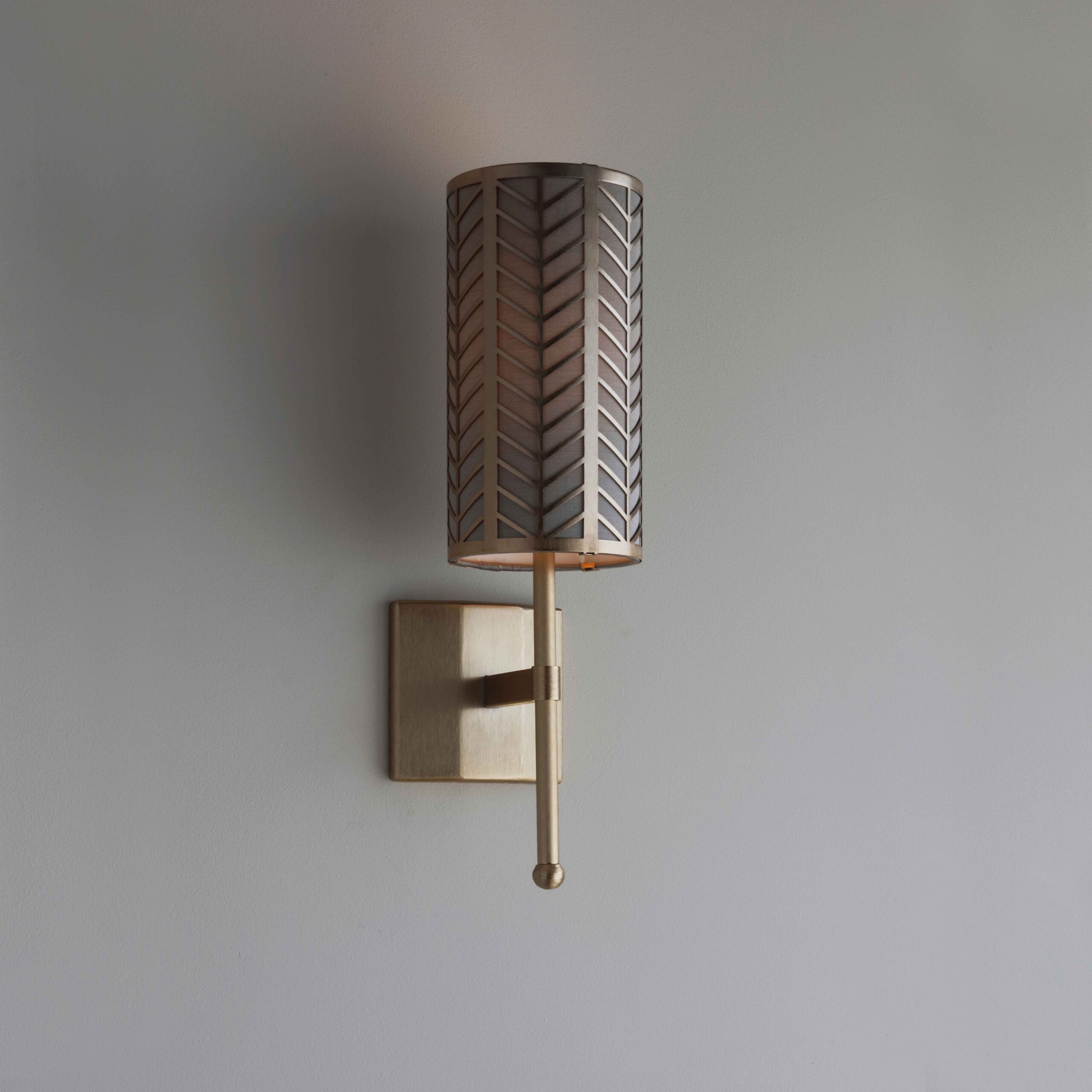 Birch Lattice RD Single Stem Wall Light w Gold_Side View Unlit – LOW RES 0720